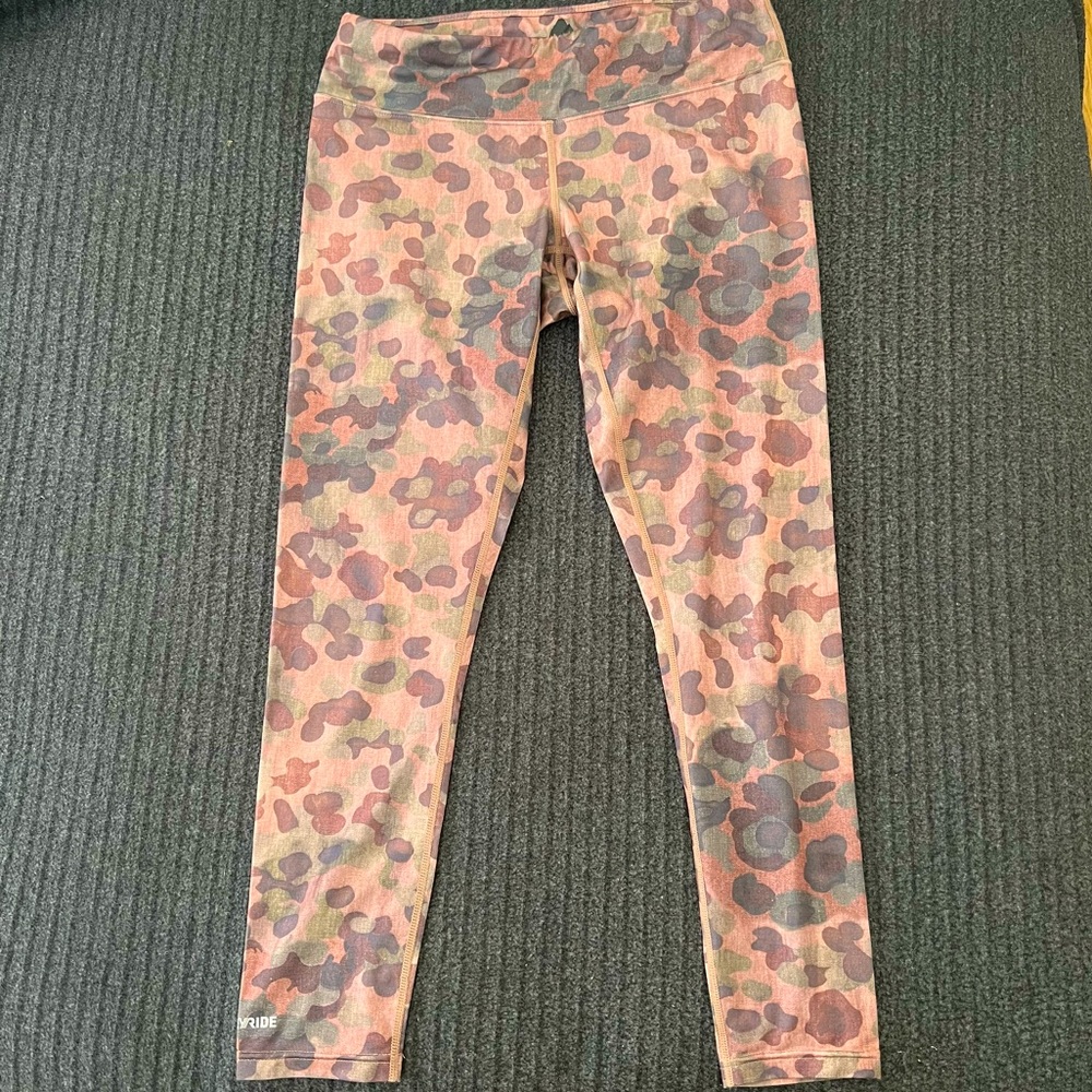 Brand New without Tags - Burton Women’s Base Layer Leggings - Moss Camo - Medium